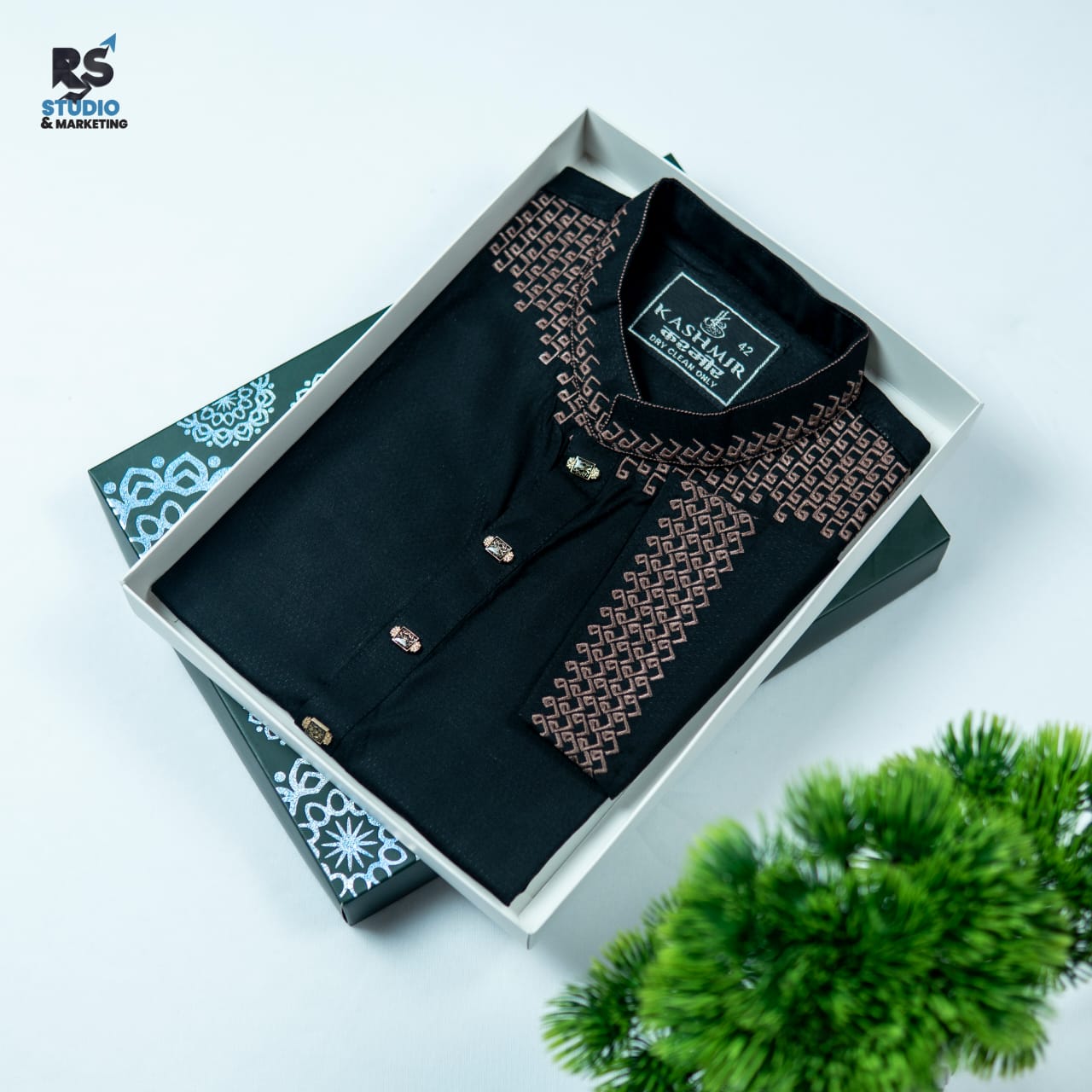 আধুনিক ডিজাইনের কালো রঙের পাঞ্জাবি